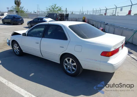 2000 Toyota Camry Le from USA, damaged, VIN JT2BG22K8Y0451745